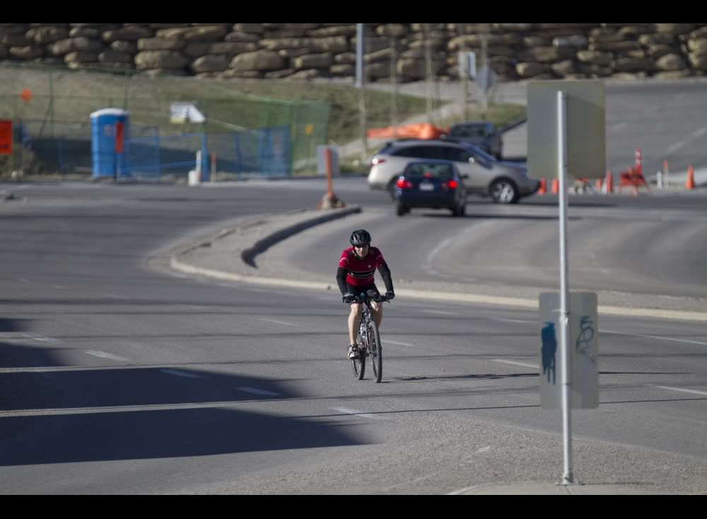 IMAGE: http://i223.photobucket.com/albums/dd108/ddl_cgy/Sigma%20120-300OS/LowRes_54.jpg