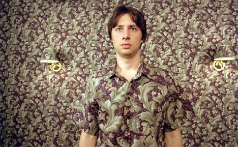 http://i223.photobucket.com/albums/dd120/hipsterrunoff/zach-braff-wallpaper-shirt.jpg