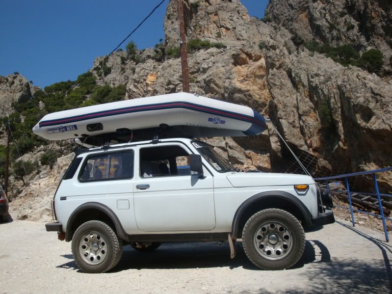 Lada Niva VS Suzuki Samurai SpearFishingForum.gr