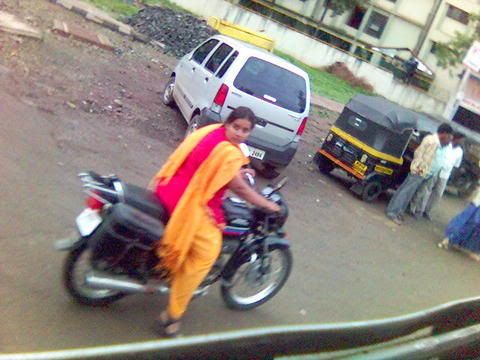 Shalini from Mumbai driving on her Herohonda Splendor