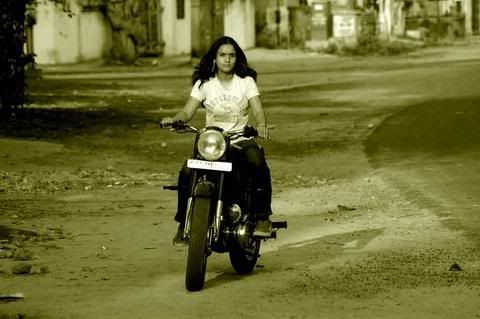 Delhi Girl driving on her bullet bike 