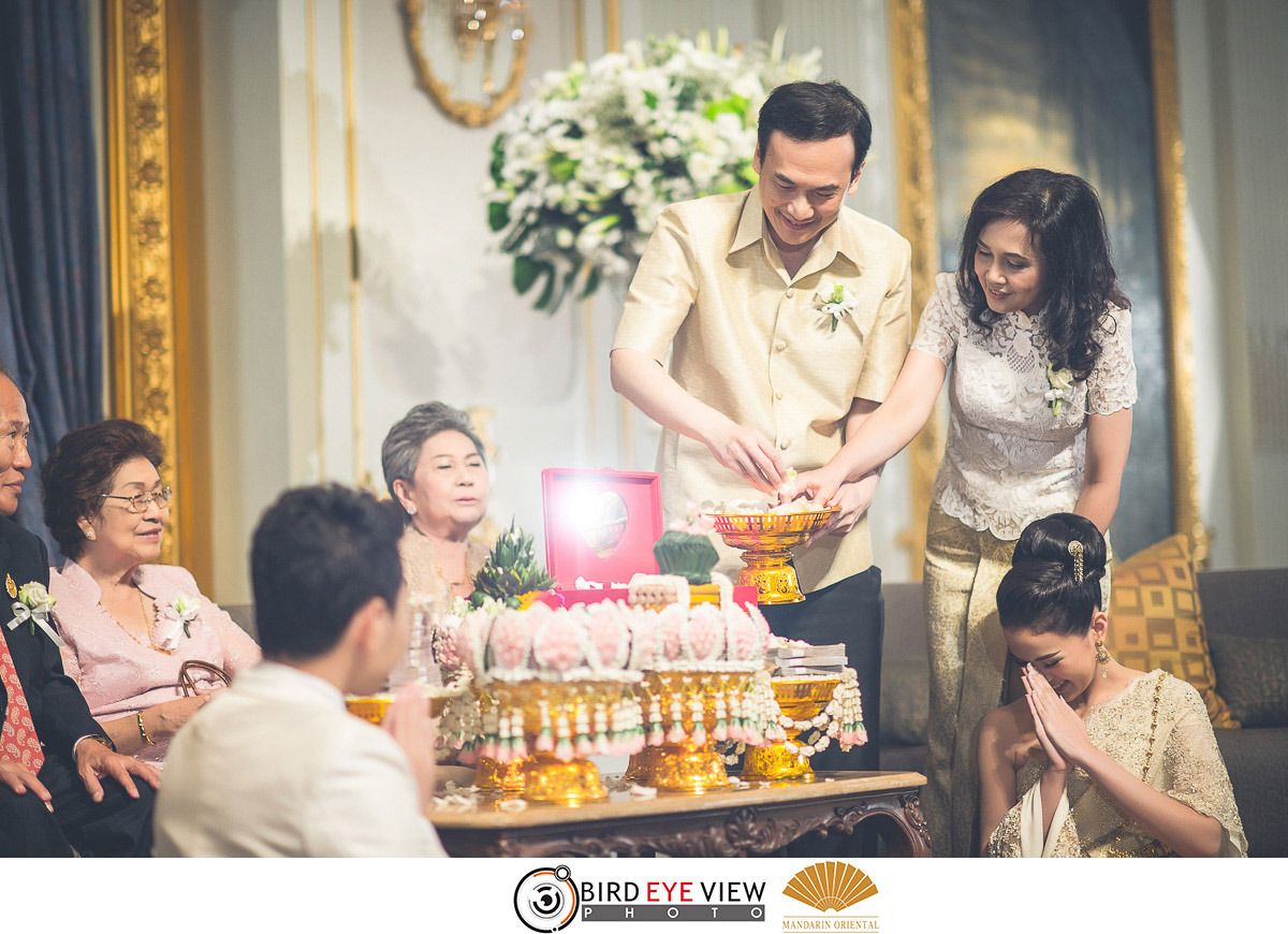 แต่งงาน แมนดาริน โอเรียนเต็ล Mandarin Oriental โดยช่างภาพแต่งงานมืออาชีพ BirdEyeView Wedding Studio photo WeddingMandarinOriental033.jpg