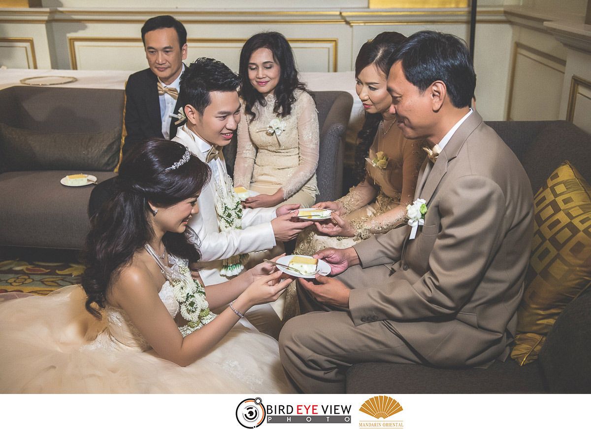 แต่งงาน แมนดาริน โอเรียนเต็ล Mandarin Oriental โดยช่างภาพแต่งงานมืออาชีพ BirdEyeView Wedding Studio ถ่ายรูปแต่งงาน โรงแรมแมนดาริน โอเรียนเต็ล กรุงเทพ Mandarin - เบิร์ดอายวิว เวดดิ้ง สตูดิโอ photo WeddingMandarinOriental159.jpg