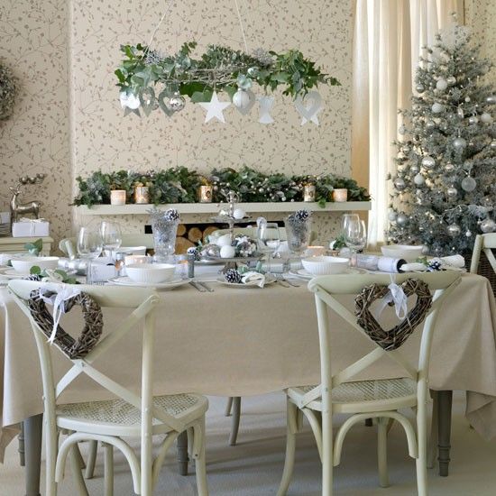 3-10-ideas-for-christmas-dining-room-Foliage-frost-dining-room.jpg