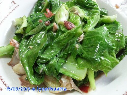 แต่งหน้าเล่นไม่เห็นช้ำ ปากแดงๆ ไว้ใจได้ก๋า