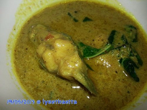แต่งหน้าเล่นไม่เห็นช้ำ ปากแดงๆ ไว้ใจได้ก๋า