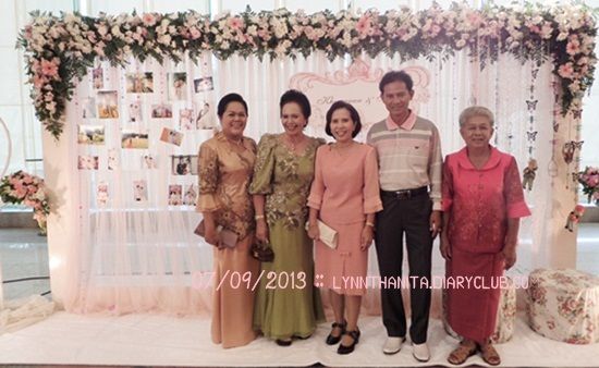 สาวชุดแดงไปงานแต่งงาน