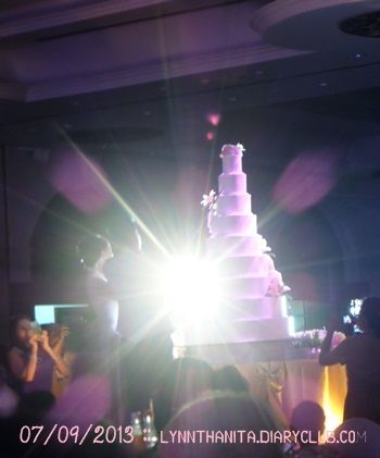 สาวชุดแดงไปงานแต่งงาน