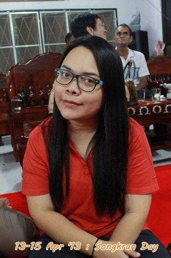 รดน้ำขอพรทั่นย่า สงกรานต์ 2556