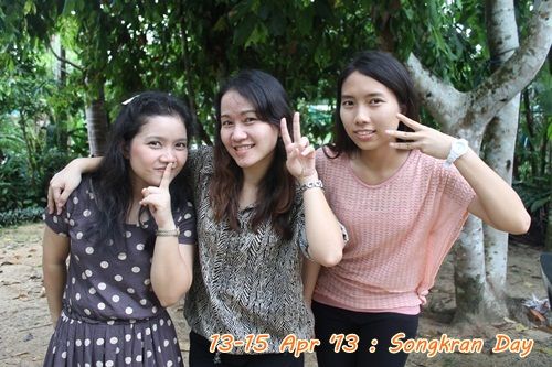 รดน้ำขอพรทั่นย่า สงกรานต์ 2556
