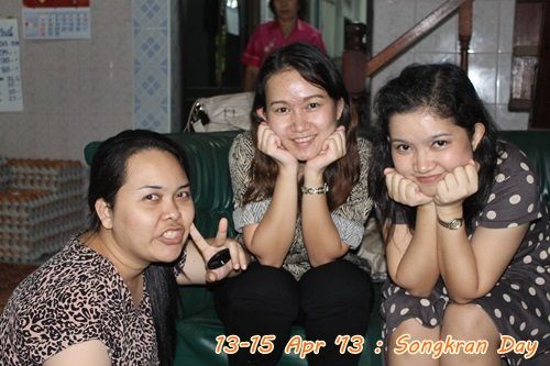 รดน้ำขอพรทั่นย่า สงกรานต์ 2556