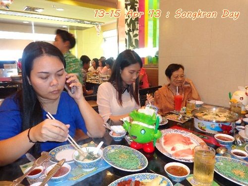 รดน้ำขอพรทั่นย่า สงกรานต์ 2556