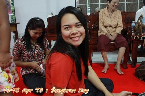 รดน้ำขอพรทั่นย่า สงกรานต์ 2556