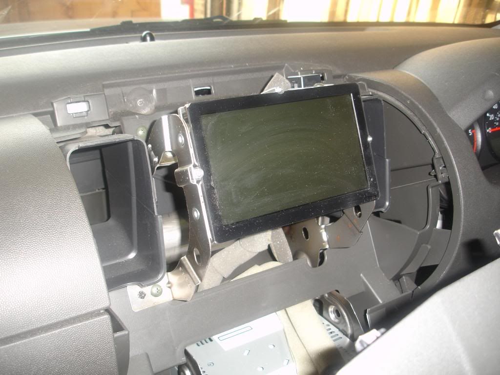 Wired reverse camera to work with sat nav screen (D40)