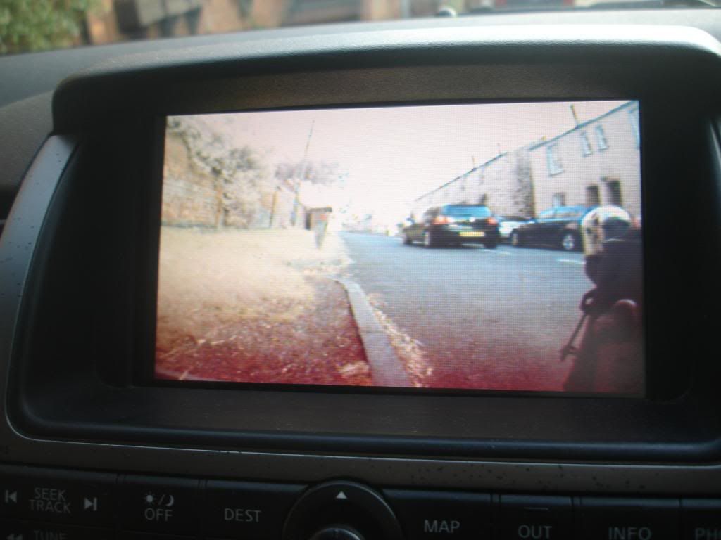 Wired reverse camera to work with sat nav screen (D40)