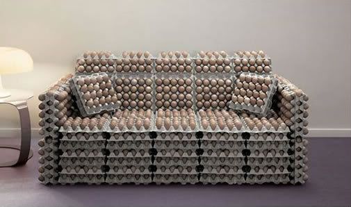 sofa de huevos