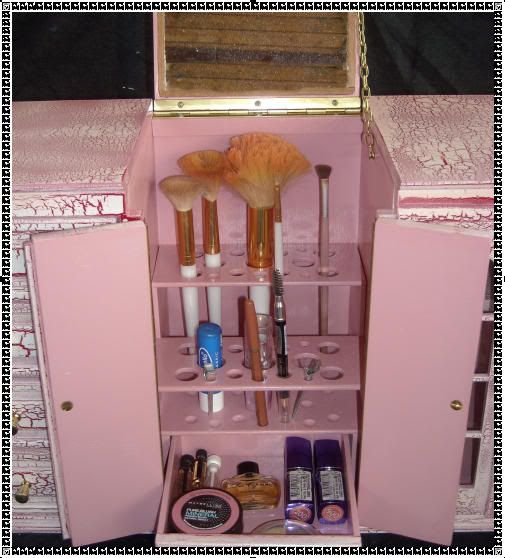 Mobiletto porta trucchi, gioielli, profumi.