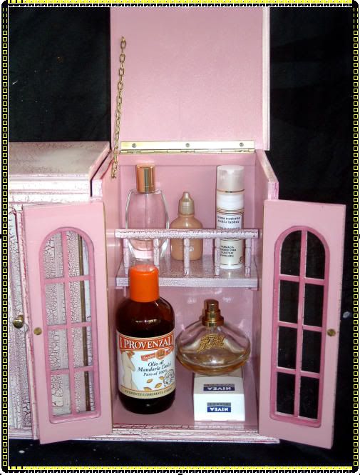 Mobiletto porta trucchi, gioielli, profumi.