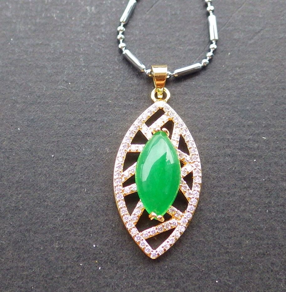 imitation Chaîne 262712 Gold Plate Icy vert jade Pendentif Larme Diamant