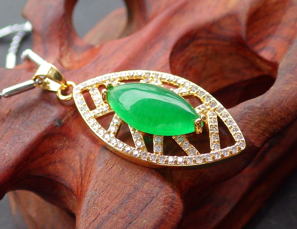 imitation Chaîne 262712 Gold Plate Icy vert jade Pendentif Larme Diamant
